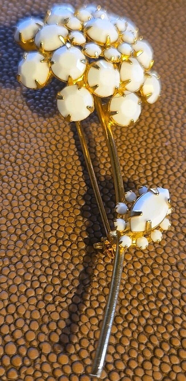 Large Vintage White Milk Glass Rhinestone Flower Daisy Gold & Brooch Pin